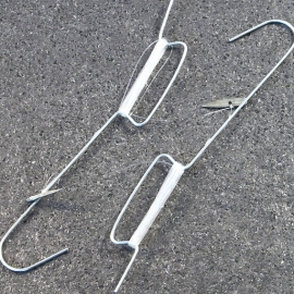 Wire hangers with 1.5 m nylon cord 