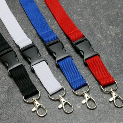 Lanyard with safety lock 